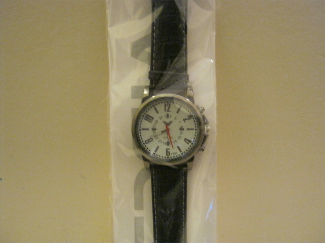 watch circular black and white