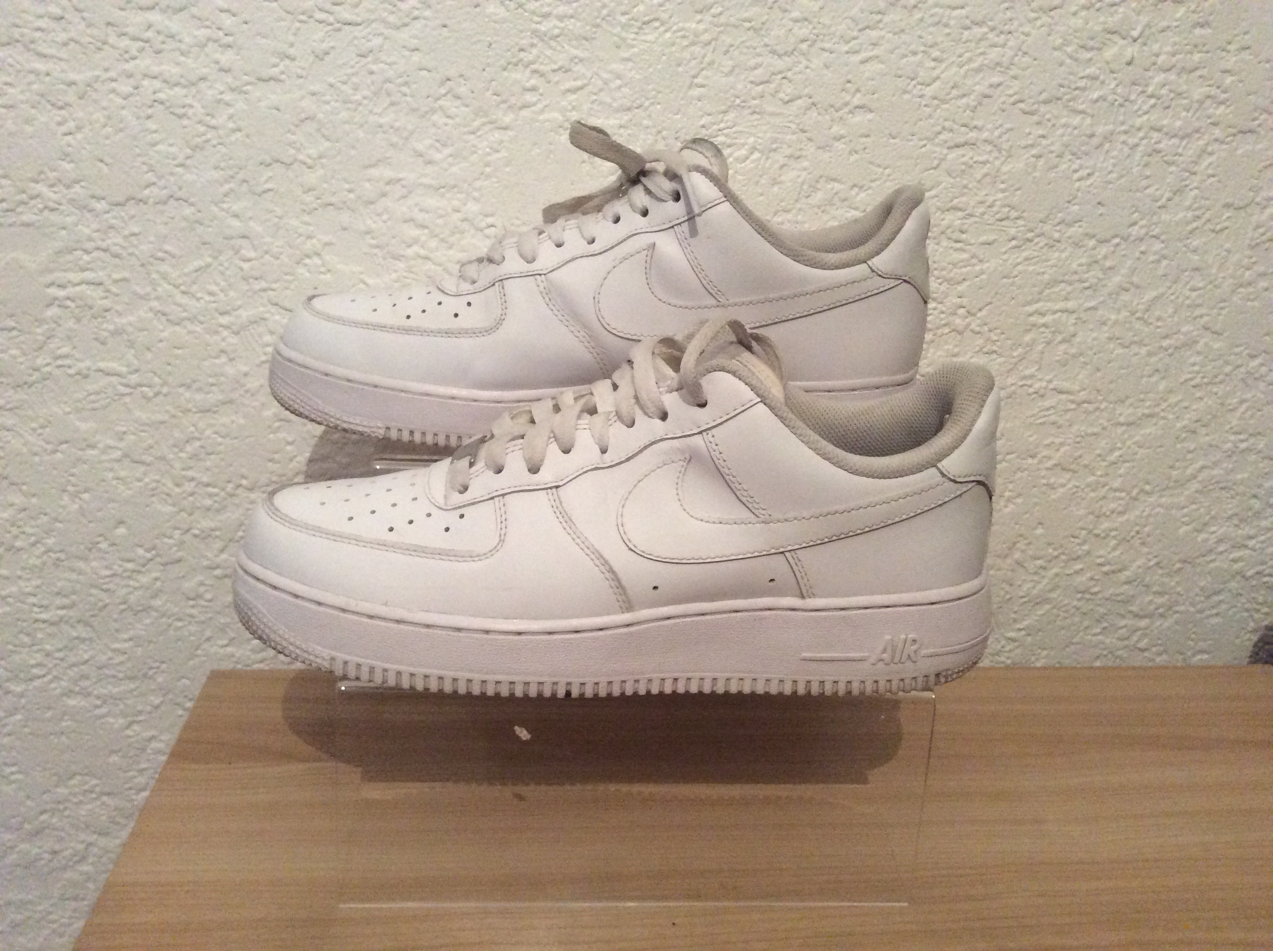 Second hand white air force 1 trainers