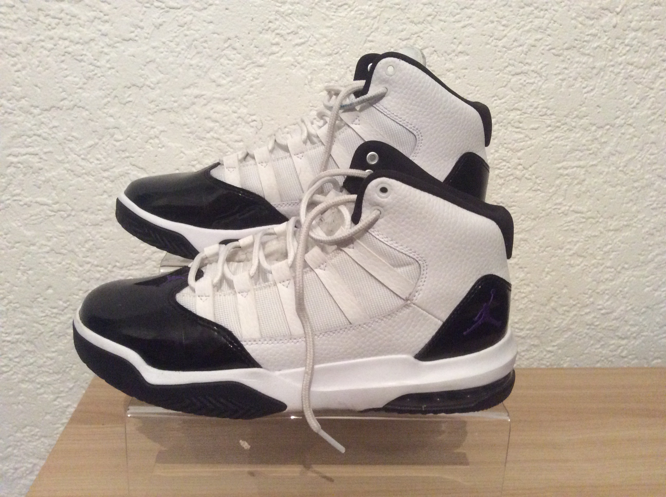 Second Hand Black and White Jordan Trainers